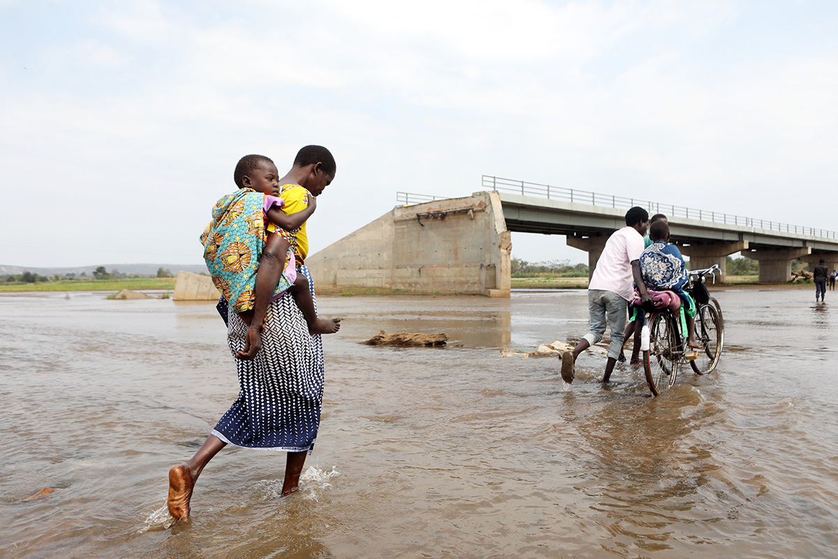 When the Chapananga Bridge near Chikwawa, the longest bridge in Malawi, collapsed  a couple years after it was built, the distance for people to travel to Chapananga Health Centre greatly increased.