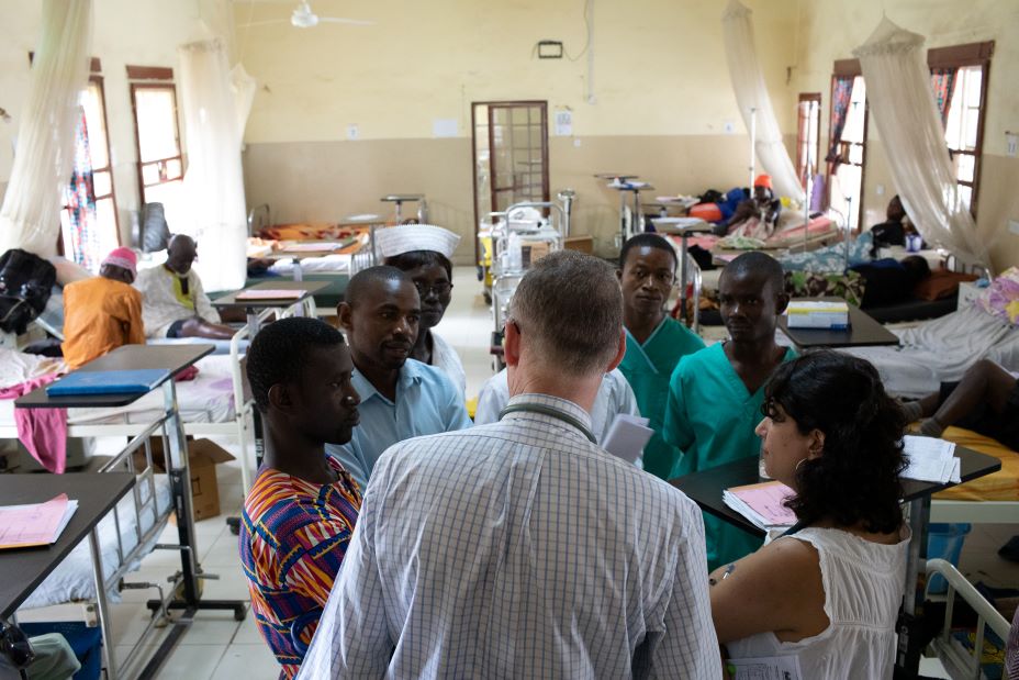 Co-founder Dr. Paul Farmer mentors clinicians and medical students on a visit to PIH-supported Koidu Government Hospital in Kono, Sierra Leone.