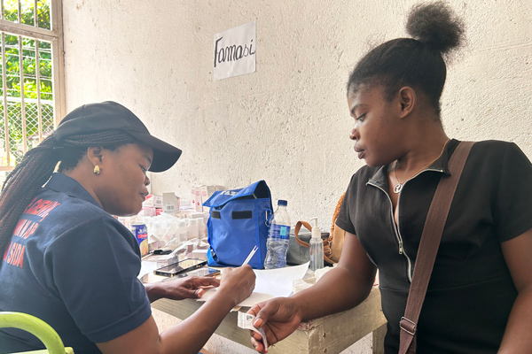 Haiti_20250611_OdiliaPaulLascahobasMobileClinic_JOlibry_1947_600w