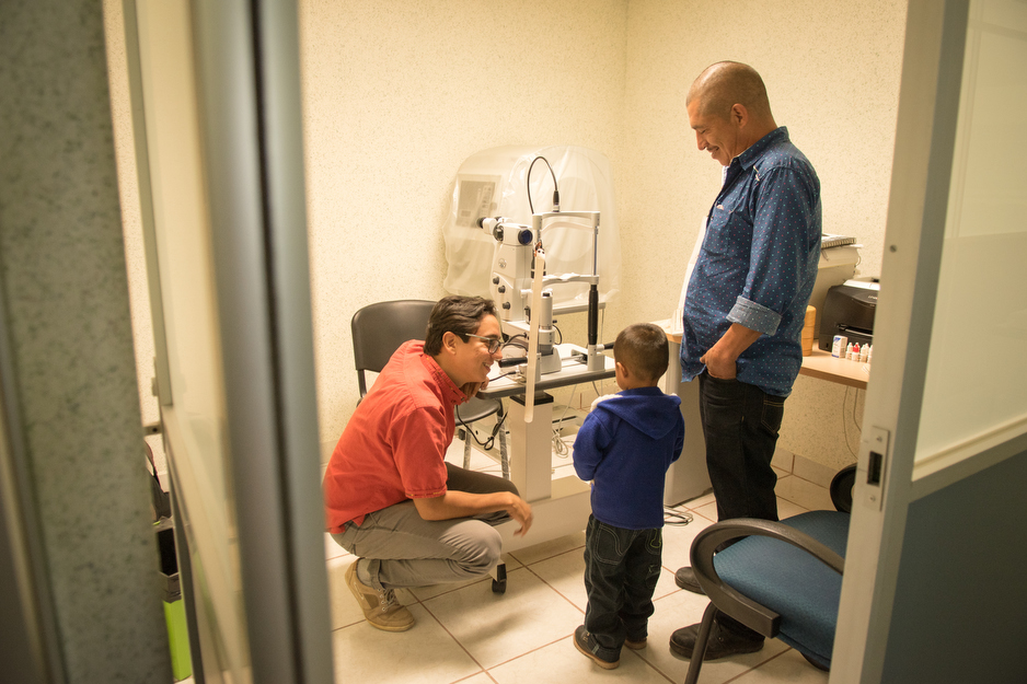 Dr. Francisco Rodríguez, Ernesto and his father, Oscar Roblero, at Pediatric Specialty Hospital in Tuxtla Gutiérrez