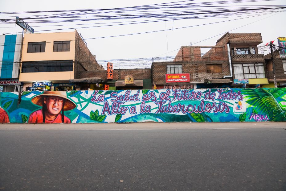 A mural in Carabayllo, Peru, spreads the word of PIH’s work to end the country’s epidemic of tuberculosis and multidrug-resistant tuberculosis: “Health is the future for all. Stop tuberculosis.”