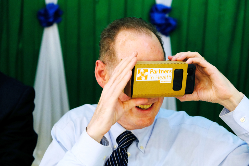 Dr. Paul Farmer tries out virtual reality goggles 