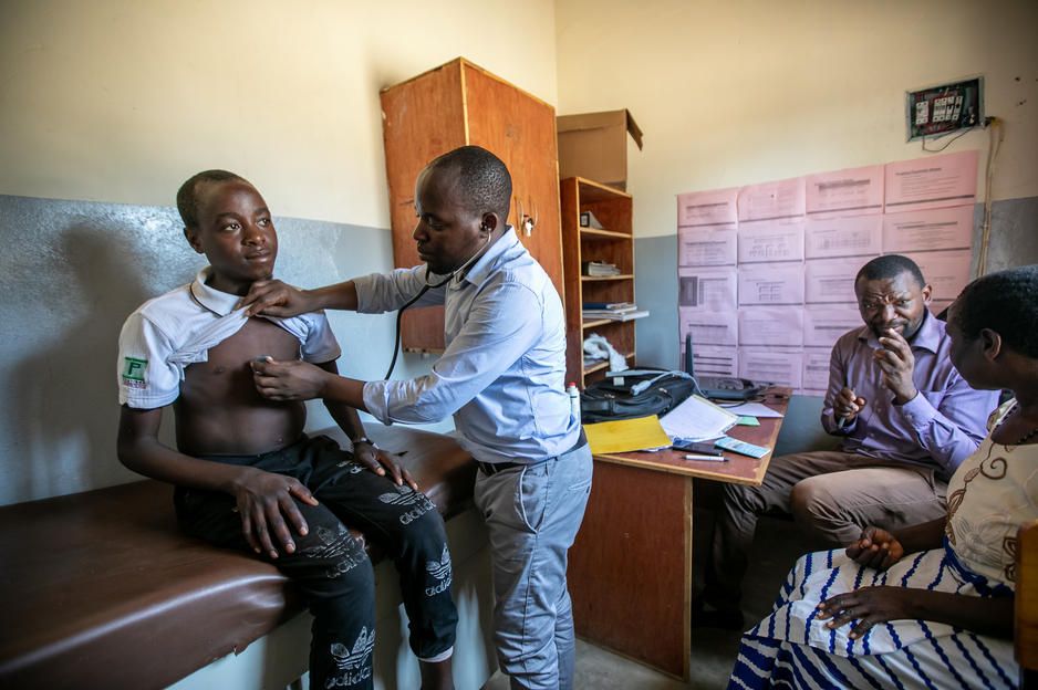 Clinical officer Kenwood Kumwenda gives a checkup to Kerefasi Wiliyamu