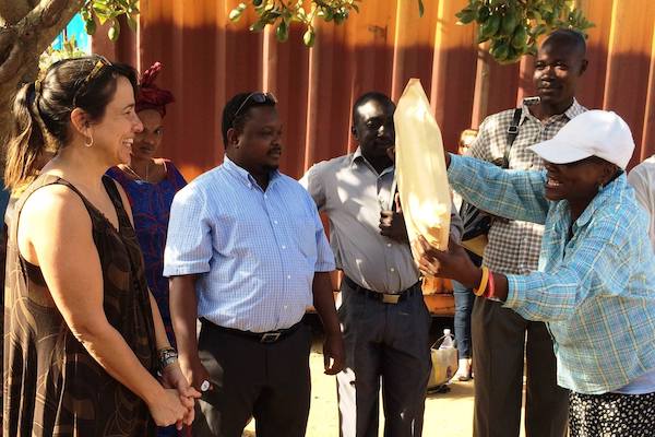 Joia meeting with community members