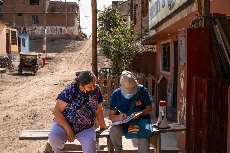A community health worker helps connect Patricia Padilla Minaya with care in Carabayllo. Photo by Monica Mendoza / Partners In Health.