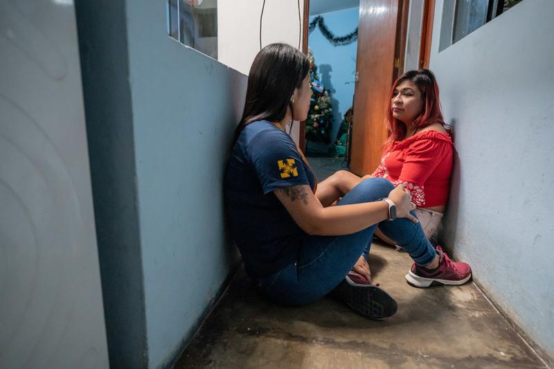 Dr. Maria Fernanda Amézquita Olivares, a psychologist with Socios En Salud, meets with Brenda Mijahuanca. Photo by Diego Diaz Catire / Partners In Health.