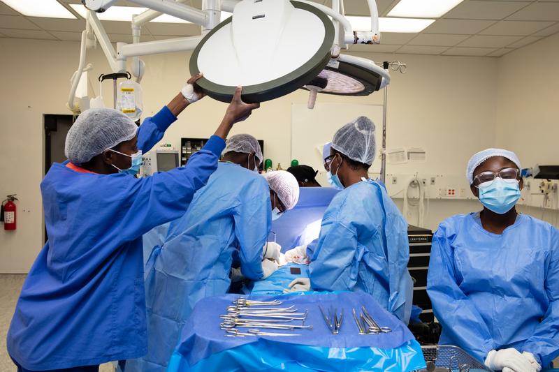 A 51-year-old woman from Port-au-Prince has an operation to remove her gallbladder.