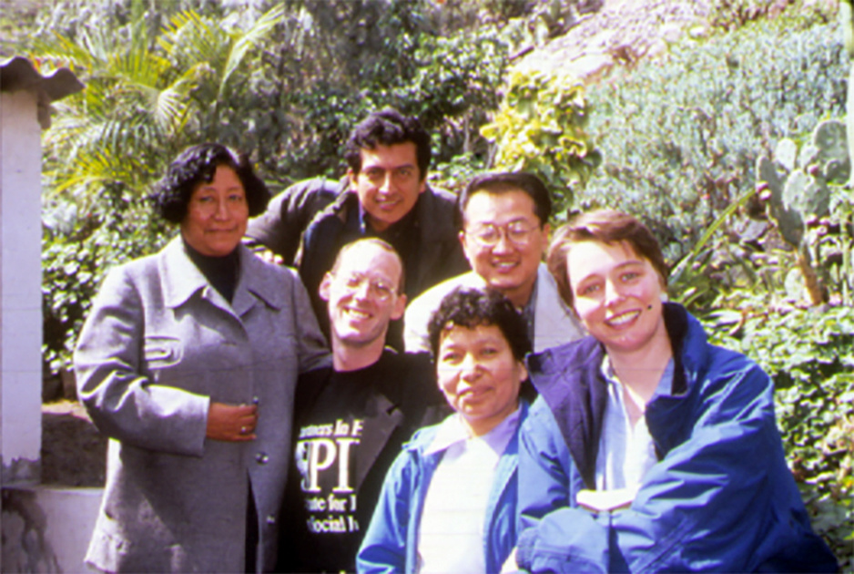 PIH Co-founders Dr. Paul Farmer, Dr. Jim Yong Kim, and Ophelia Dahl worked closely with Peruvian leaders, including Dr. Jaime Bayona, former executive director of Socios En Salud.