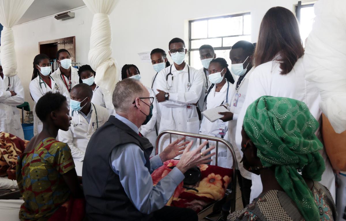 Dr. Paul Farmer on rounds at Butaro District Hospital. Photo courtesy of Ferdinand Dukundimana / Butaro Hospital.
