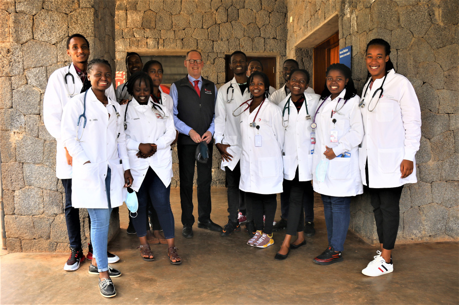 Dr. Paul Farmer with UGHE students.