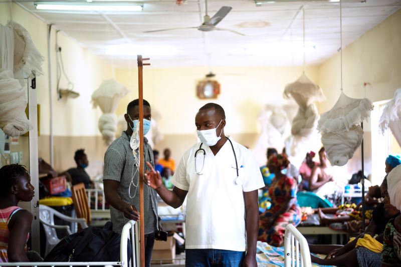 Doctor does rounds in a hospital in eastern Sierra Leone