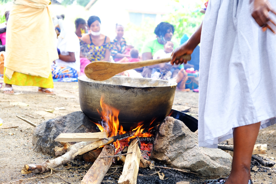 Cooking Bennimix as part of PIH Sierra Leone's malnutrition program