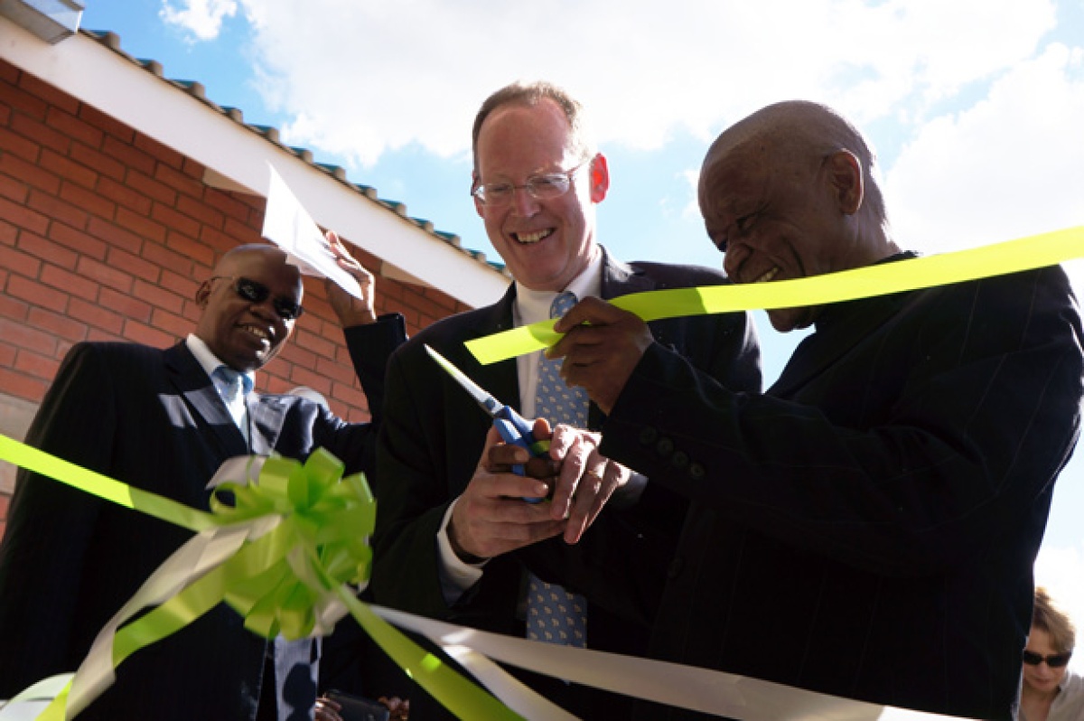 PIH Lesotho Opens New TB Reference Lab