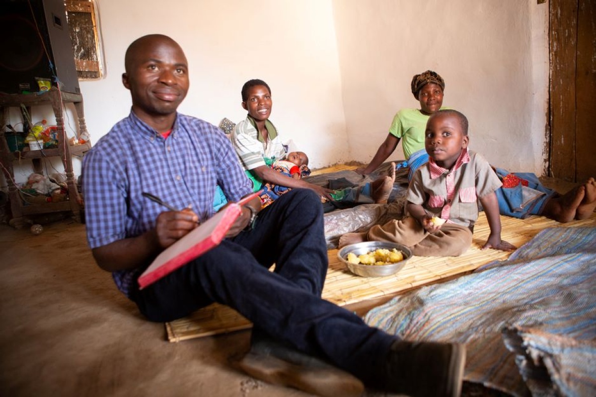 PIH staff in Malawi deliver social support to families in care