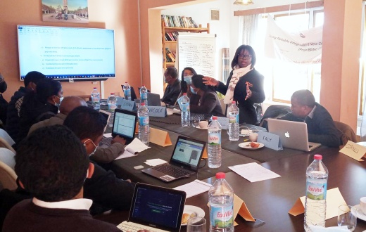 Dr. Benoucheca Pierre, head of the ICU at Hôpital Universitaire de Mirebalais, Haiti, leads a workshop on medical oxygen delivery in Madagascar
