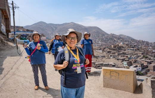 Delia Lunasco stands with community health workers in Carabayllo, Peru.