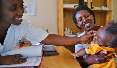 Combined Clinics Help Combat Mother-to-Child HIV Transmission Combined Clinics Help Combat Mother-to-Child HIV Transmission