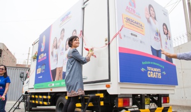 Dr. Courtney Yuen performs the ribbon cutting for one of the TB-Mobile vans.