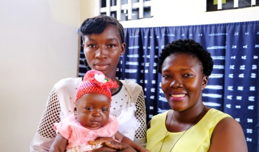 Nurse Phebian Sondufu-Sowa, Zainab Sesay and Zainab's daughter, Phebian