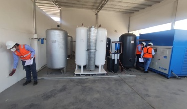 Biomedical engineers visiting and assessing PSA oxygen plants in Peru as part of the BRING O2 initiative to fill oxygen gaps in five countries.
