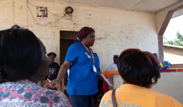 Isata Dumbuya gives a presentation 