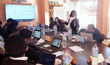 Dr. Benoucheca Pierre, head of the ICU at Hôpital Universitaire de Mirebalais, Haiti, leads a workshop on medical oxygen delivery in Madagascar