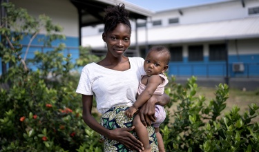 Fatmata Foday holds her baby Bintu